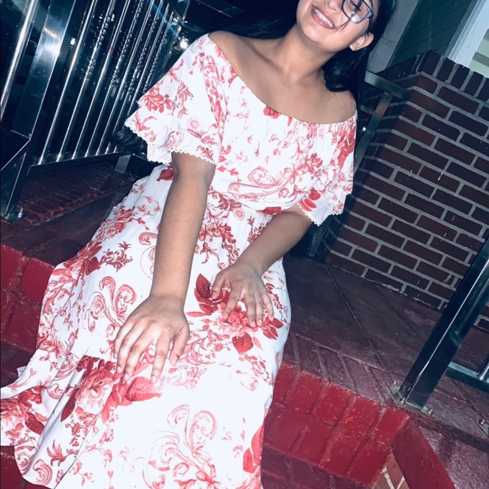 I am selling this very vibrant dress with a touch of red and white